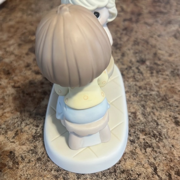 Precious Moments Sweet is the Voice of My Sister 640033 excellent condition. - Picture 4 of 6